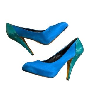 Be & D blue silk/leather colorblock heel size 38.5/8.5 MSRP $395, 4.5” heel